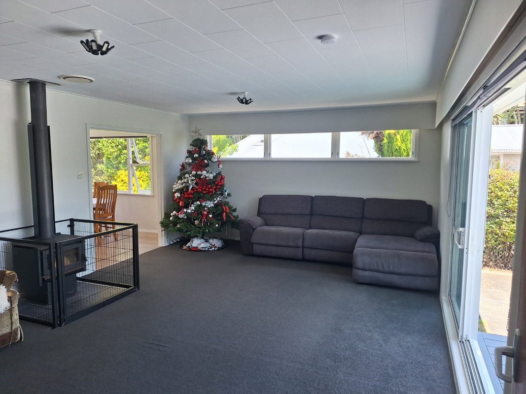 25 Mary Crescent, Elderslea, Upper Hutt - Carousel 2
