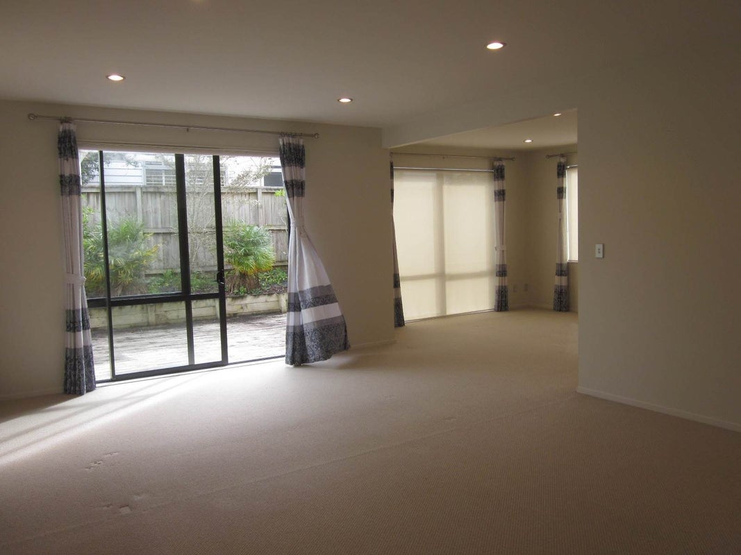16 Mana Lane, Pinehill, Auckland - Carousel 2