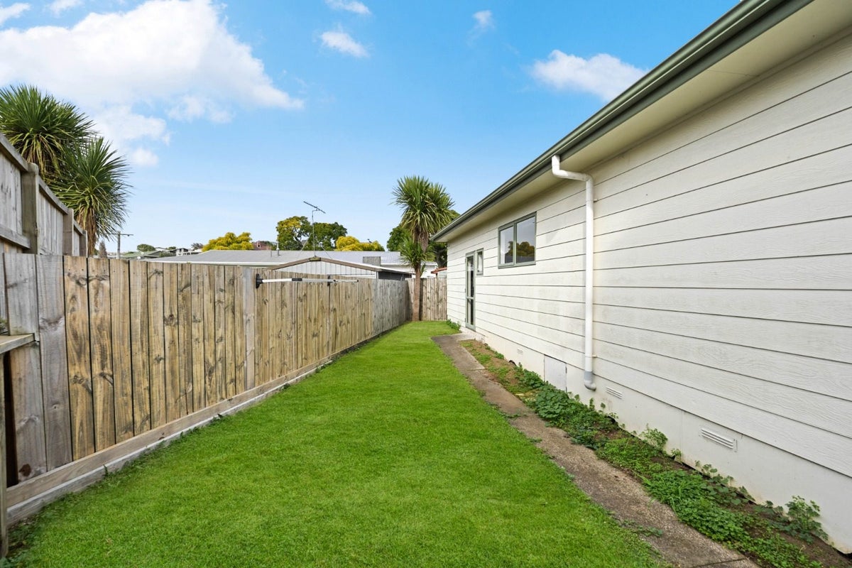 24B Livingstone Avenue, Nawton, Hamilton - Carousel 14