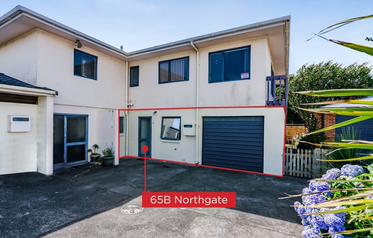2/65 Northgate, Strandon, New Plymouth - Carousel 2