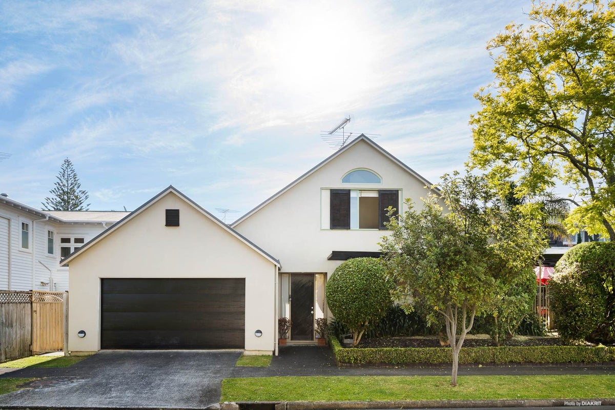 2 Bryant Place, Glendowie, Auckland - Carousel 2