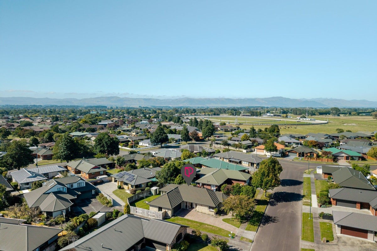 8 Rothesay Place, Highbury, Palmerston North - Carousel 2