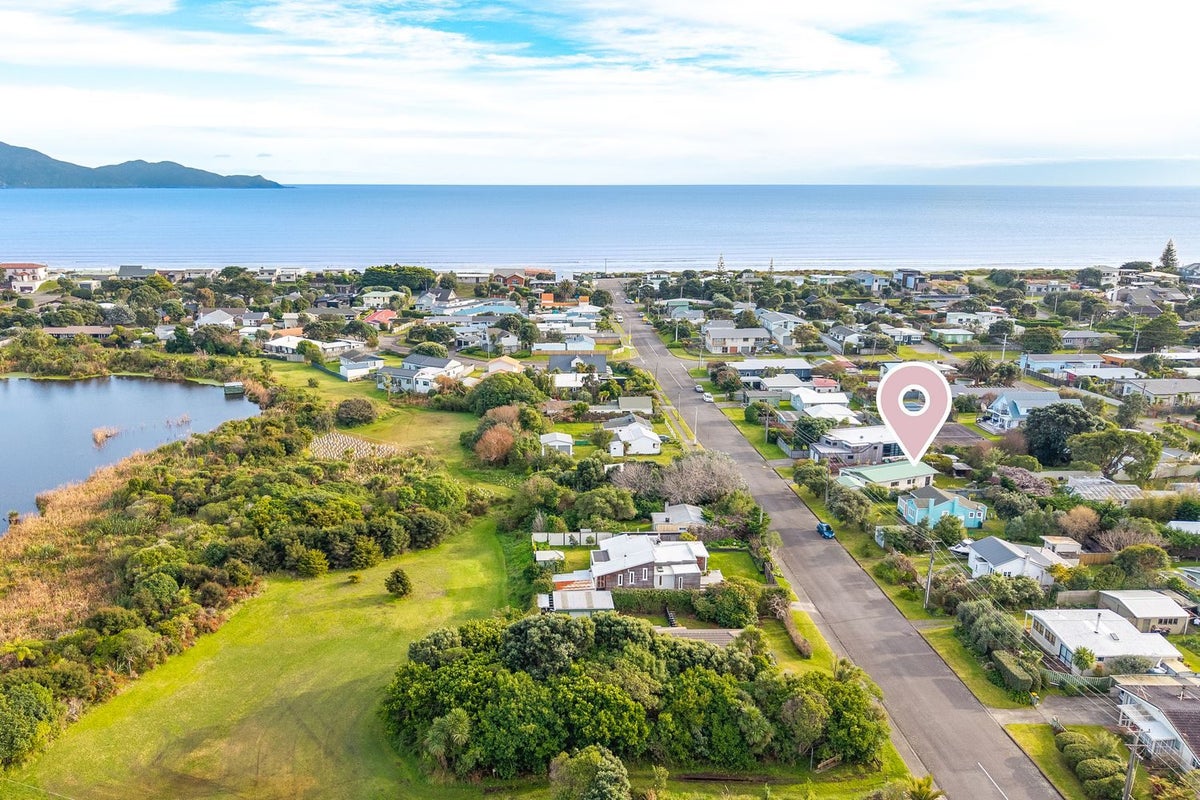 27 Waimea Road, Waikanae Beach, Waikanae - Carousel 1