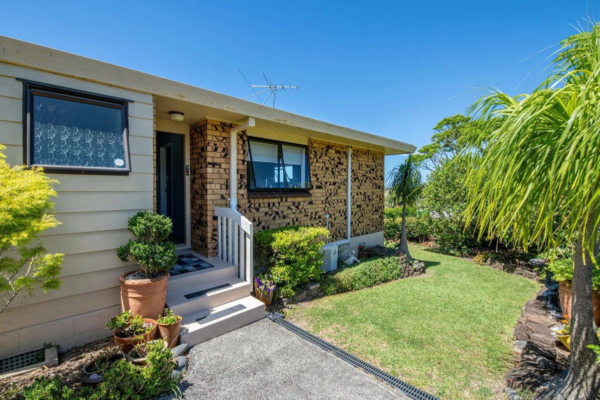 1/213 Hibiscus Coast Highway, Red Beach, Whangaparaoa - Carousel 1