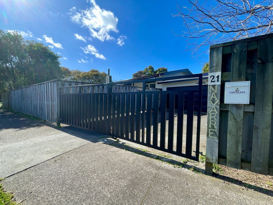 21 Navarre Road, Glendowie, Auckland - Carousel 2