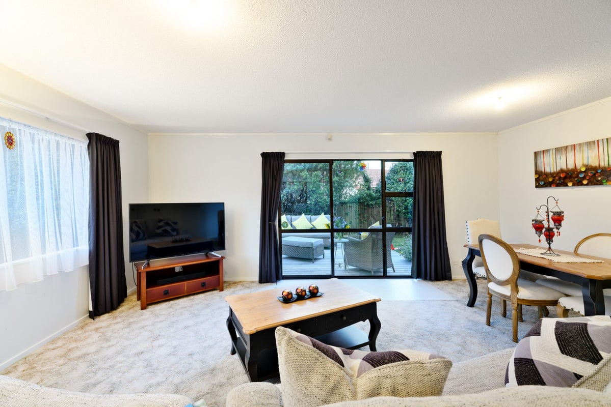 2/23 Septimus Place, Henderson, Auckland - Carousel 2