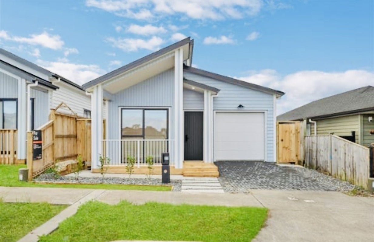 11 Cronshaw Road, Karaka, Papakura - Carousel 19