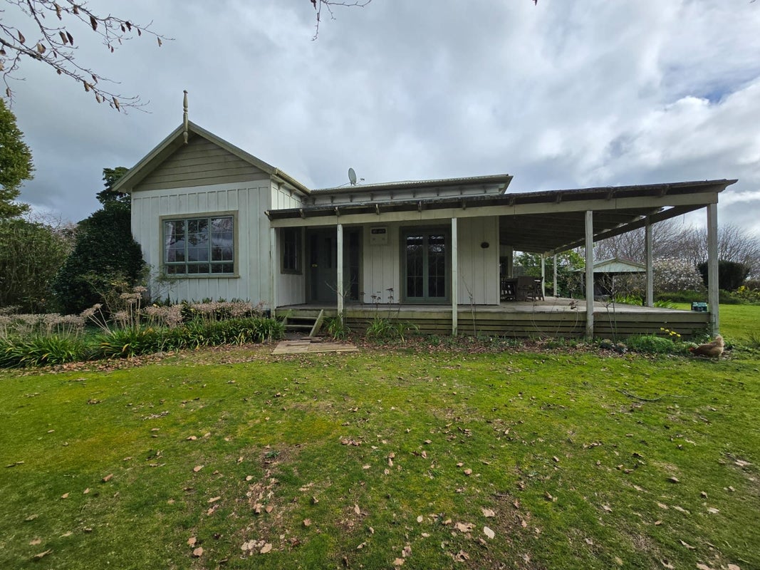 604 Tuhikaramea Road, Temple View, Hamilton - Carousel 1