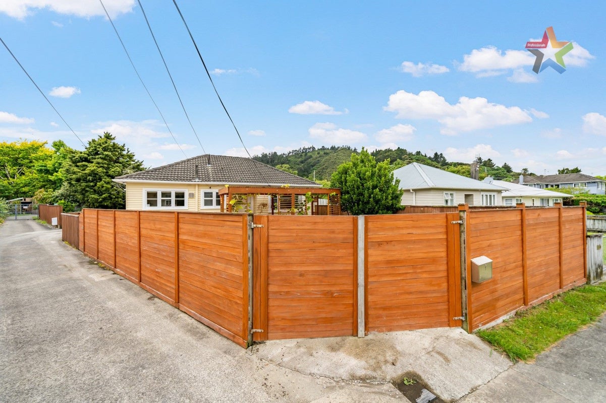 1 Peel Place, Wainuiomata, Lower Hutt - Carousel 1
