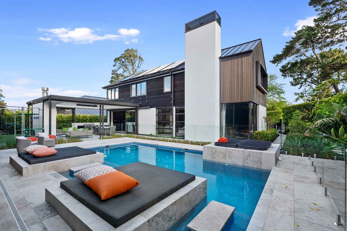 19 Kingfisher Grove, Greenhithe, Auckland - Carousel 1