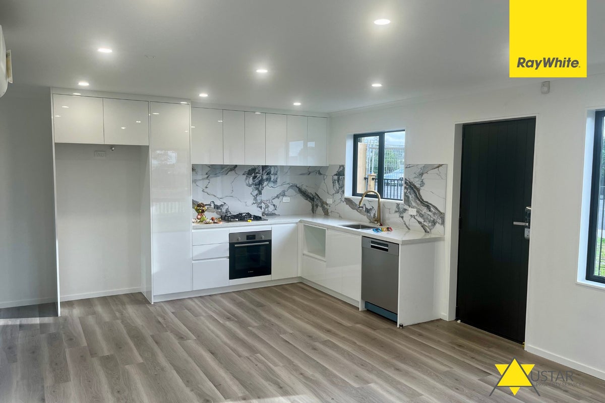 12/100 Seymour Road, Sunnyvale, Auckland - Carousel 2
