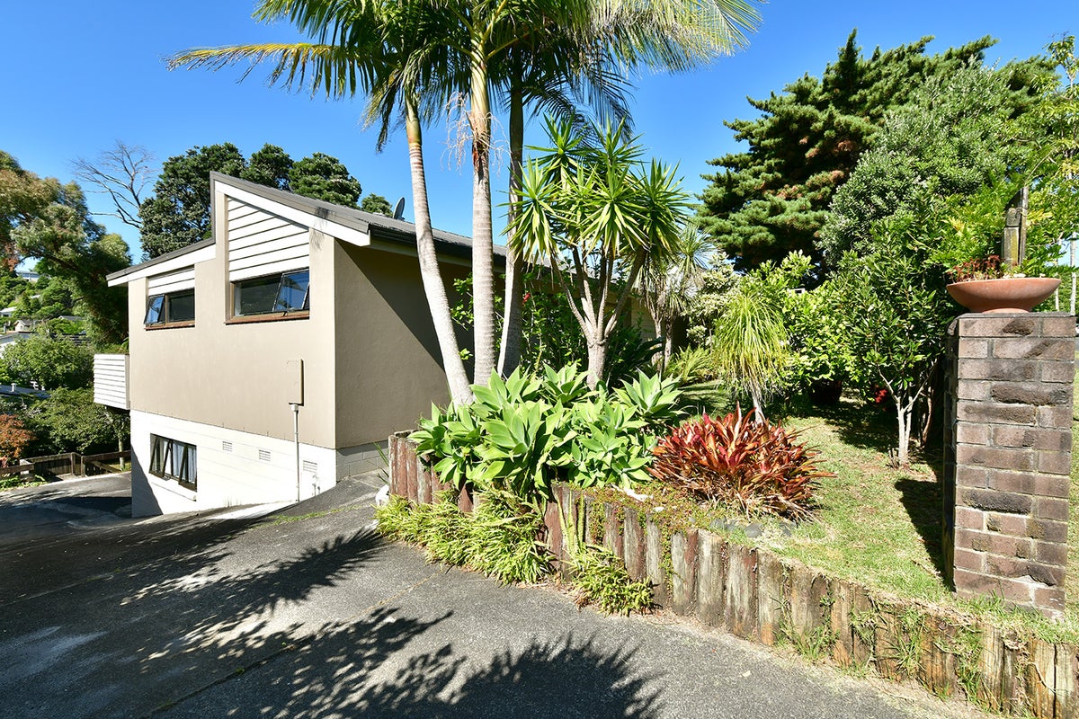 55 Stapleford Crescent, Browns Bay, Auckland - Carousel 1