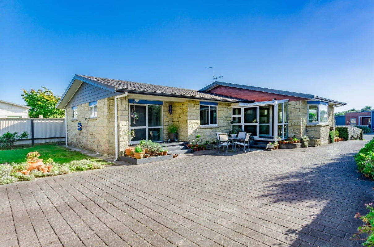 30 Rutherford Drive, Waikanae Beach, Waikanae - Carousel 1