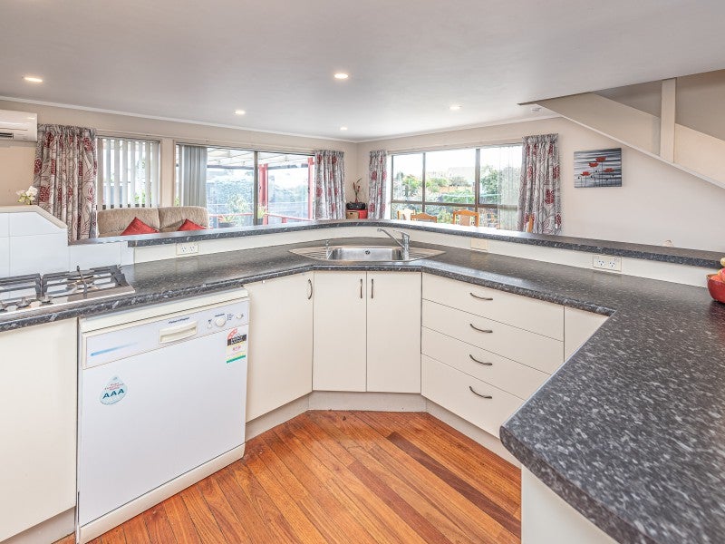 11 Treadwell Street, Springvale, Whanganui - Carousel 2