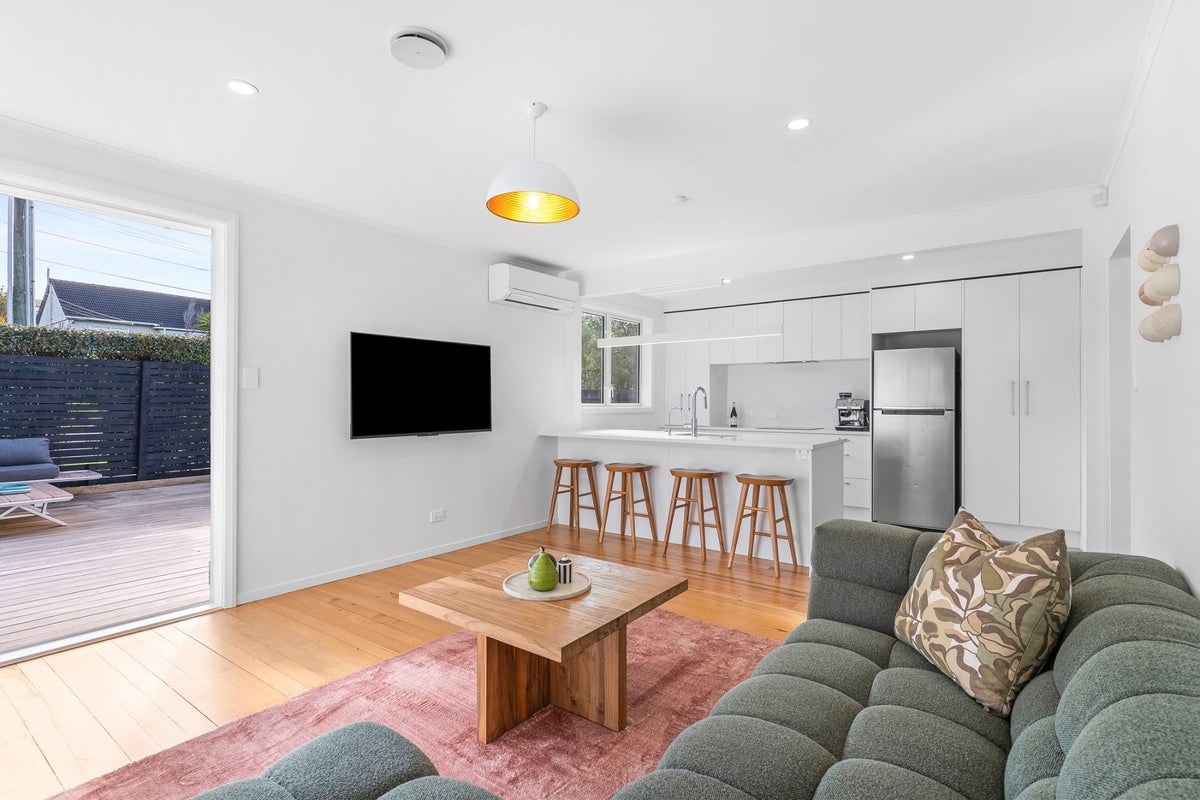 27A Castledine Crescent, Glen Innes, Auckland - Carousel 2