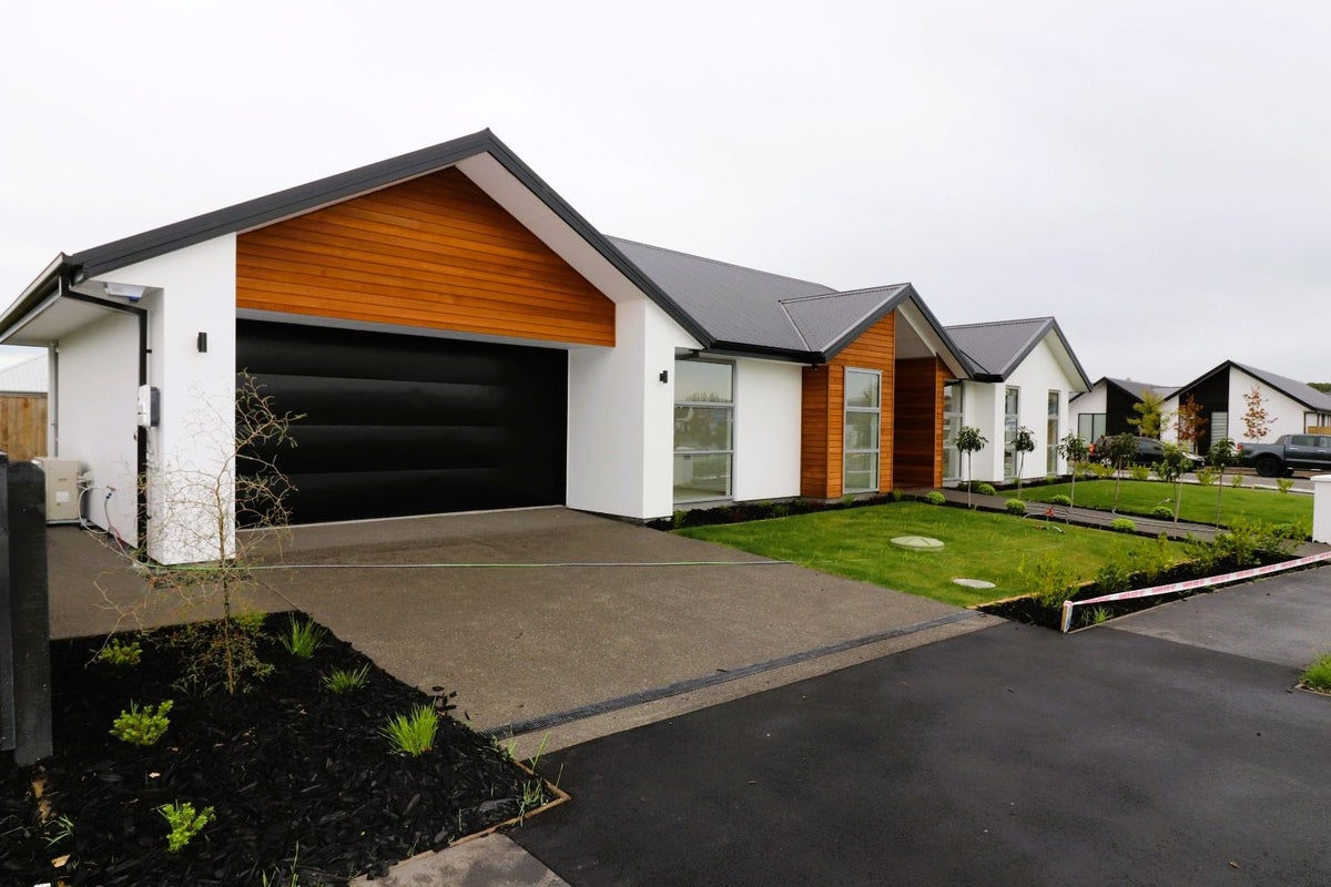 3 Oakbridge Boulevard, Marshland, Christchurch - Carousel 1