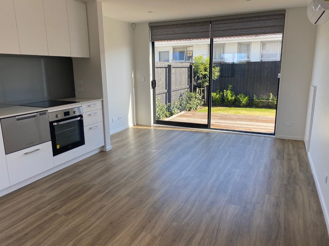 2/515 Worcester Street, Linwood, Christchurch - Carousel 1