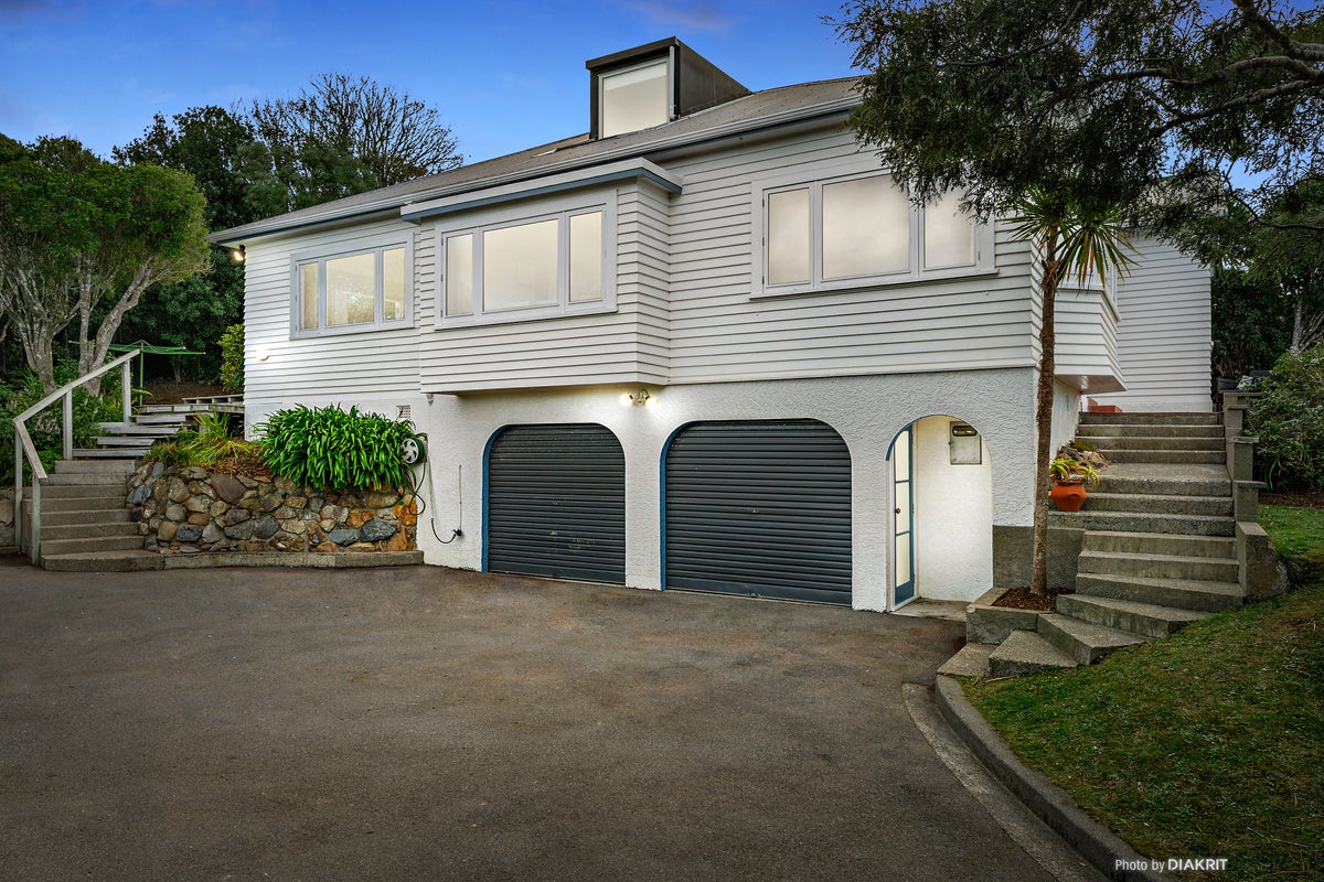 8 Highbury Crescent, Highbury, Wellington - Carousel 1