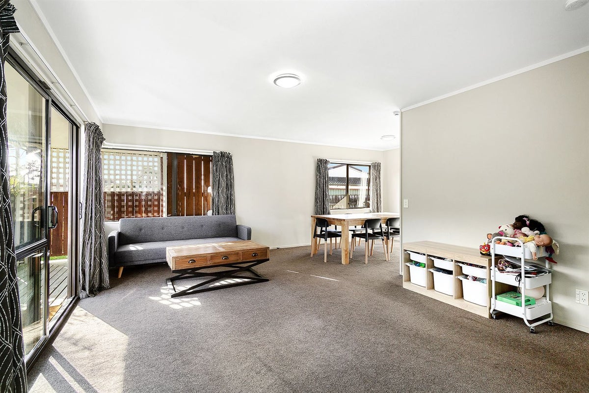 36A Beauchamp Street, Tawa, Wellington - Carousel 2