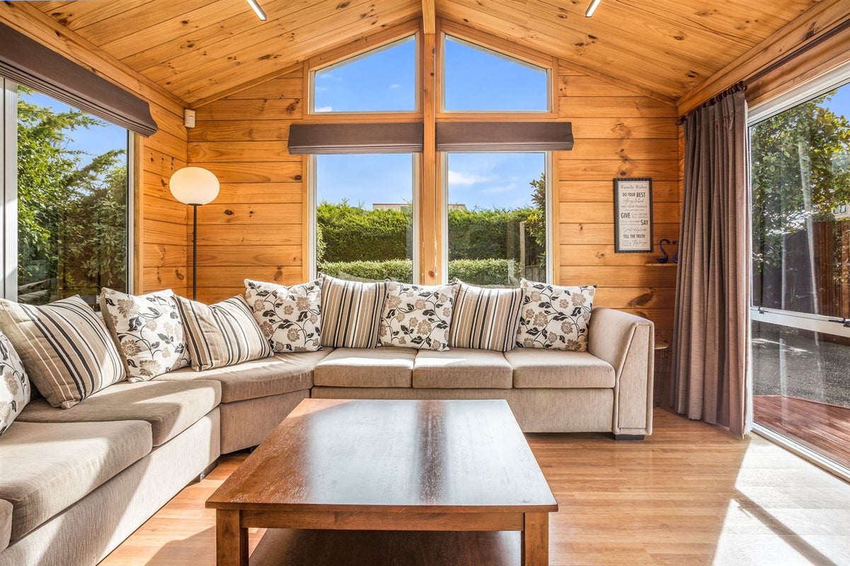 5 Pikitanga Close, Tawa, Wellington - Carousel 2