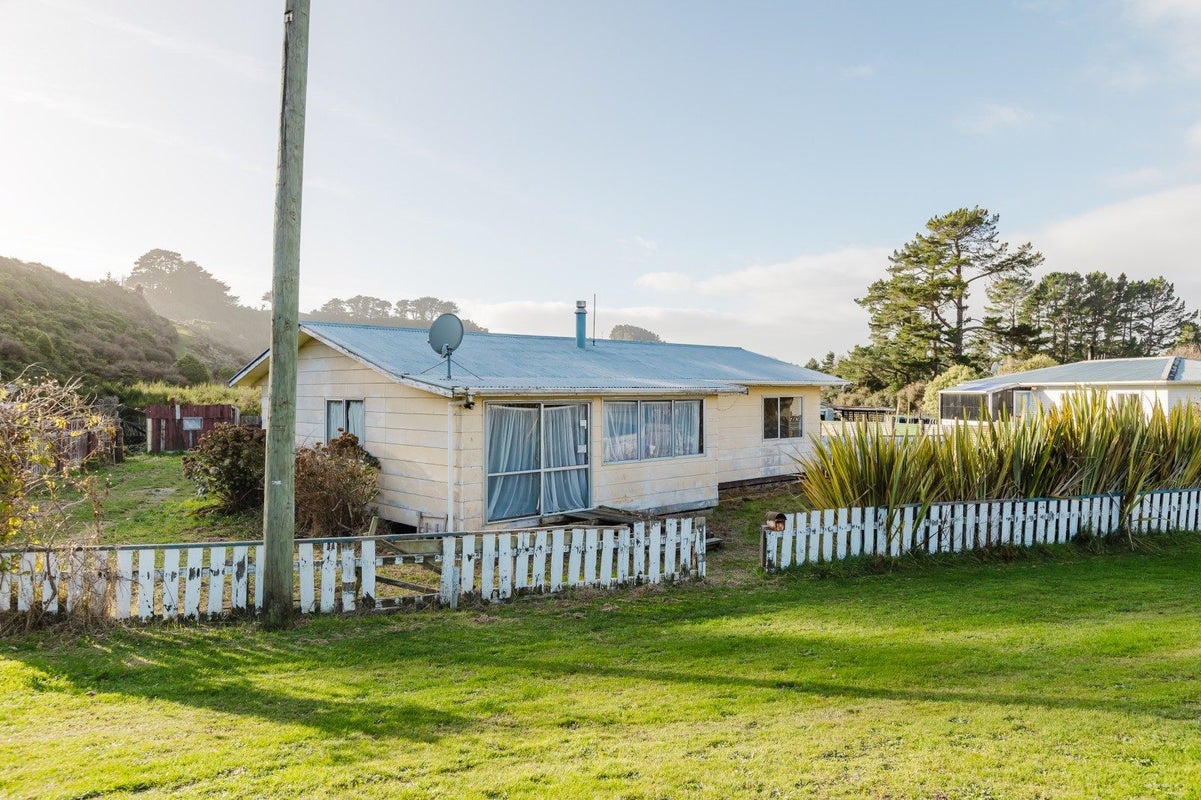 38 Bridge Street, Eketahuna - Carousel 1