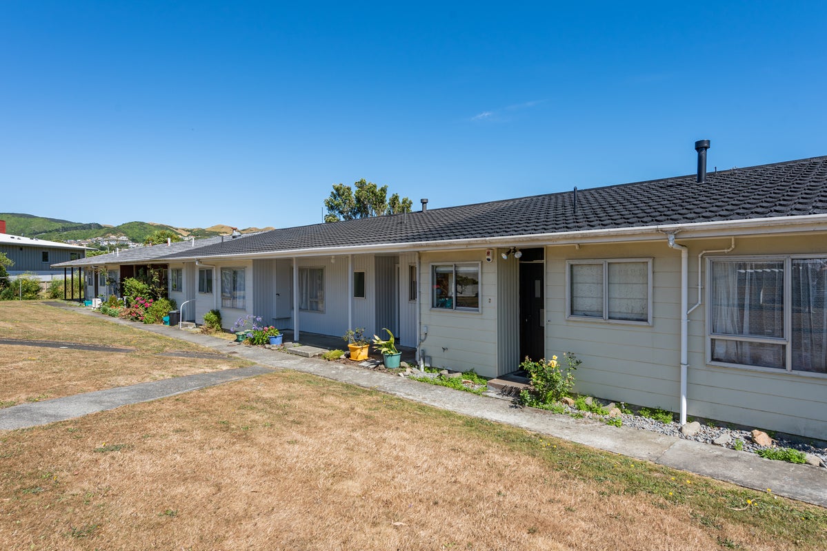 7/10 Petherick Crescent, Johnsonville, Wellington - Carousel 16