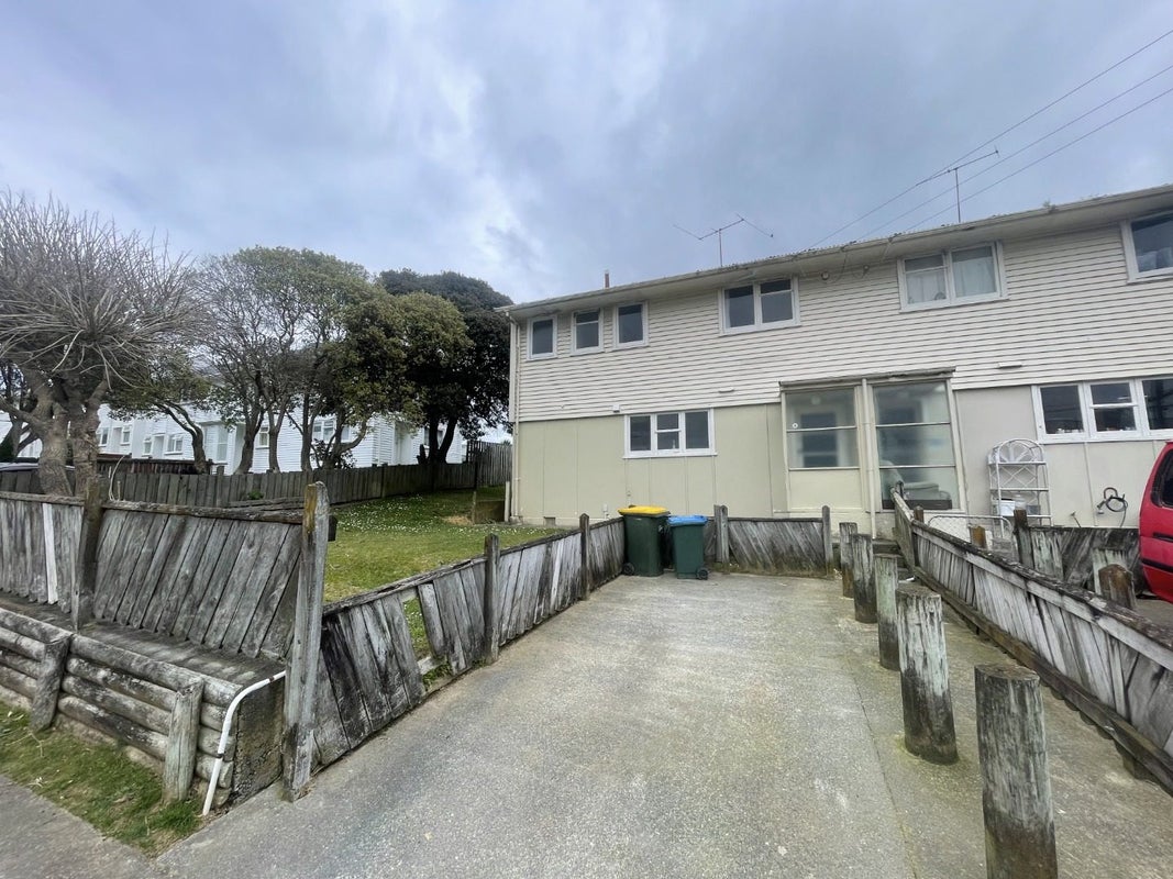 14 Cheshire Street, Cannons Creek, Porirua - Carousel 1