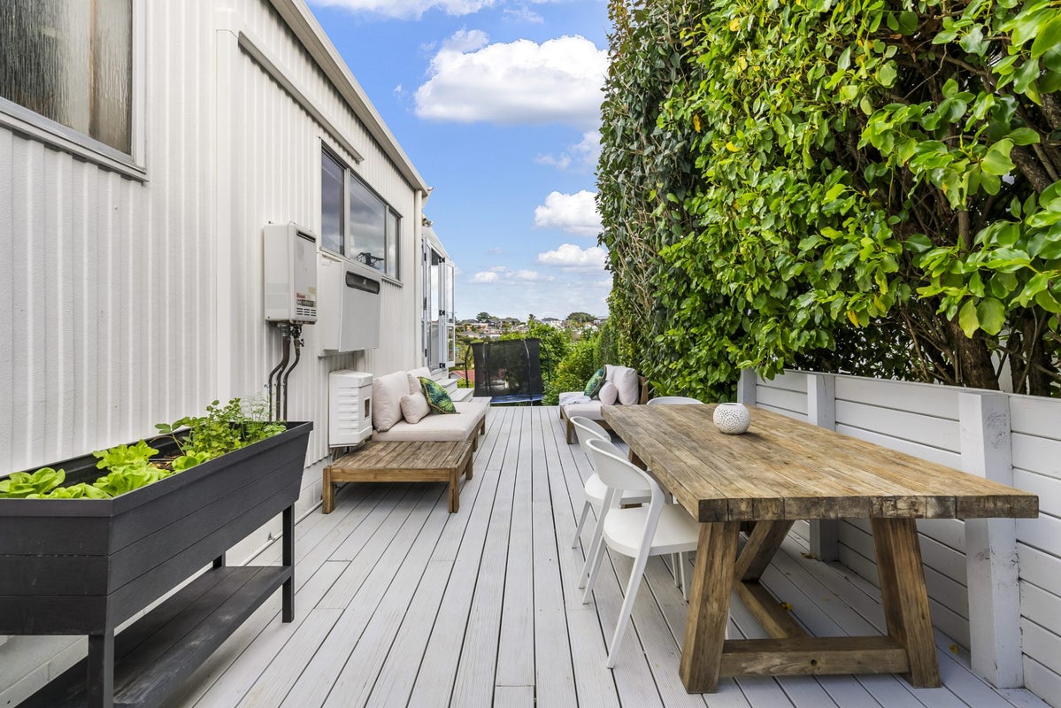 1/18 Bevyn Street, Castor Bay, Auckland - Carousel 11