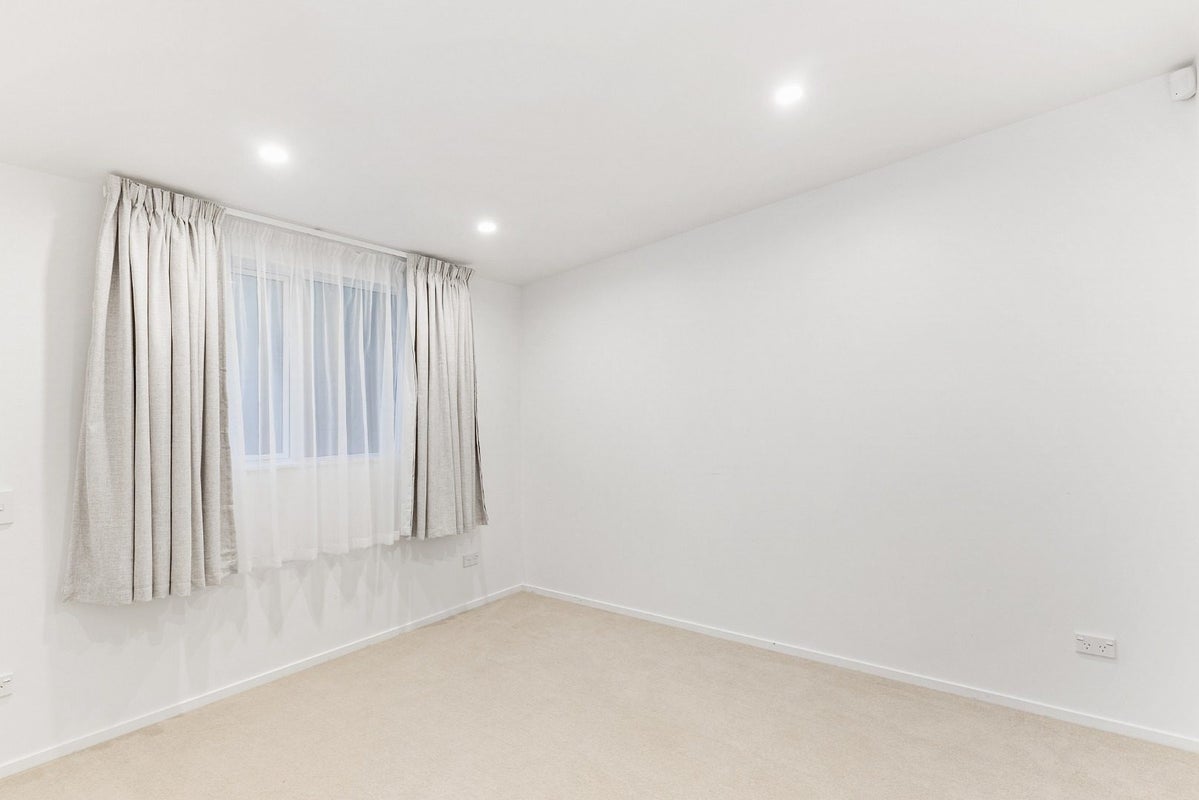 15 Peridot Place, Conifer Grove, Takanini - Carousel 11