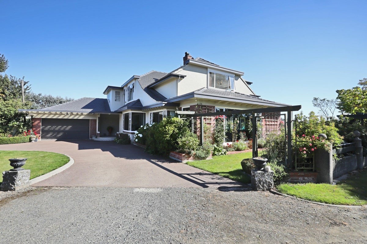 385 East Road, Mill Road - Carousel 1