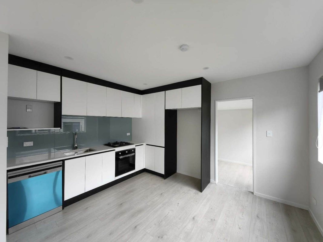 4 Miranda Street, Avondale, Auckland - Carousel 2