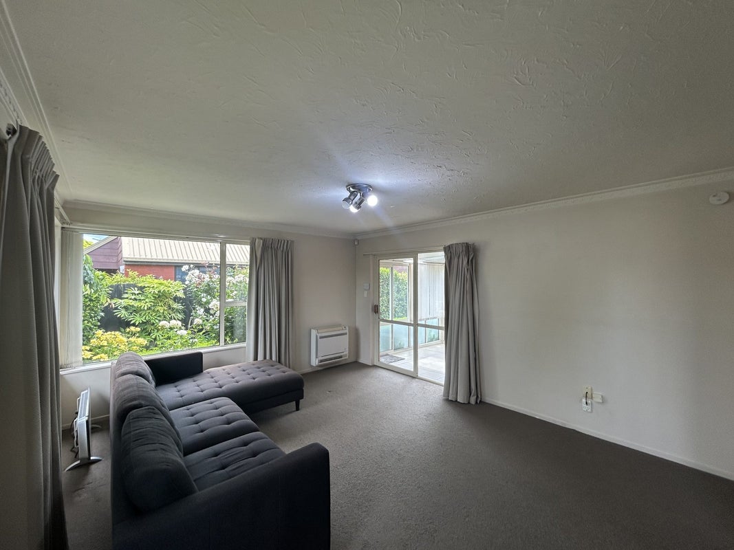 1/3 Cottesmore Close, Burnside, Christchurch - Carousel 2