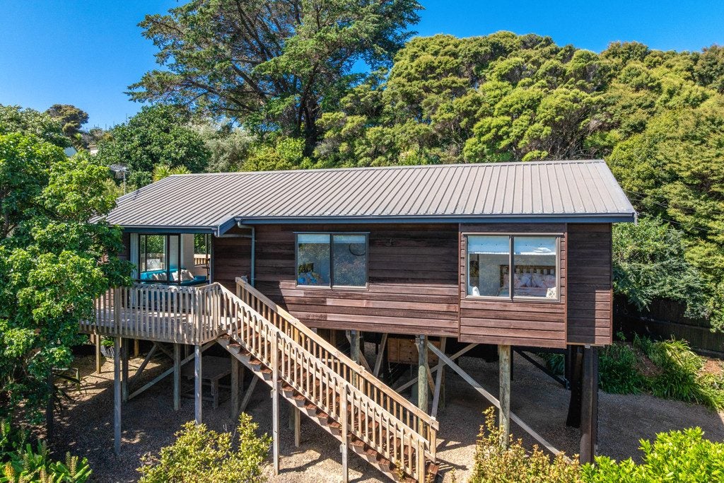 51 Frank Street, Oneroa, Waiheke Island - Carousel 1