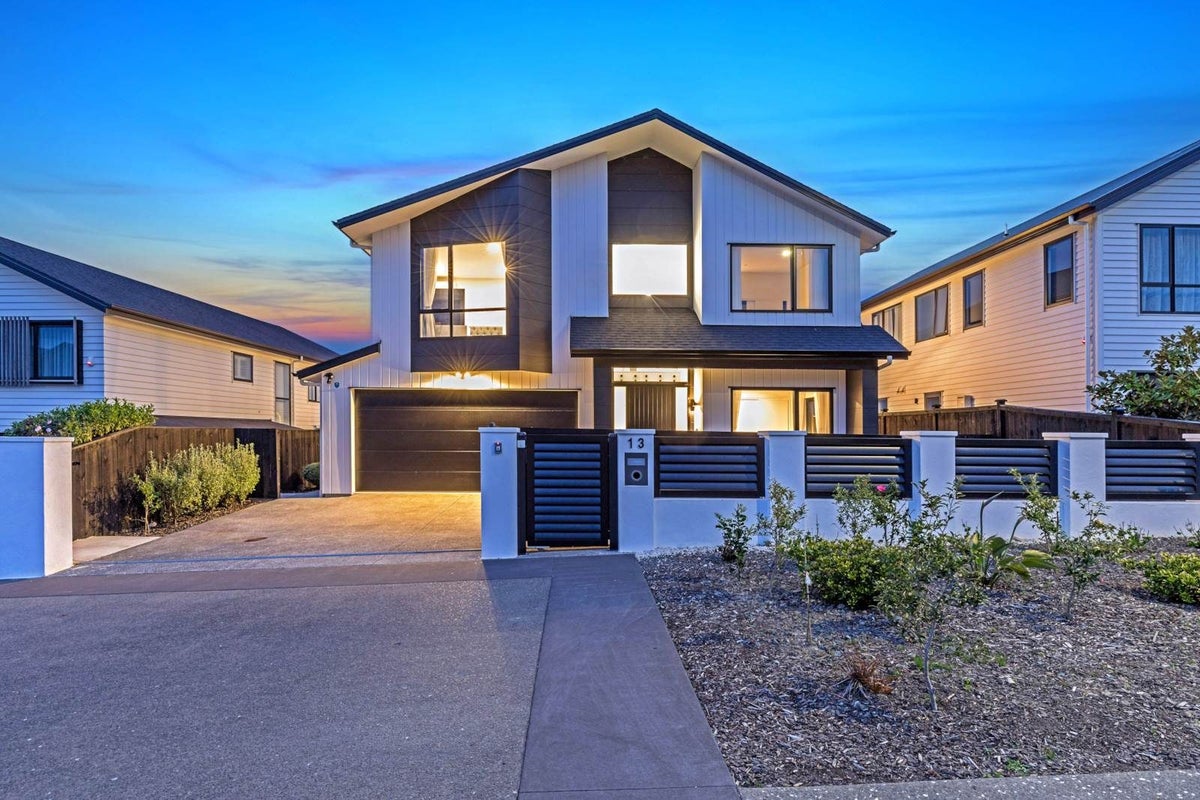13 Hopetea Street, Long Bay, Auckland - Carousel 1