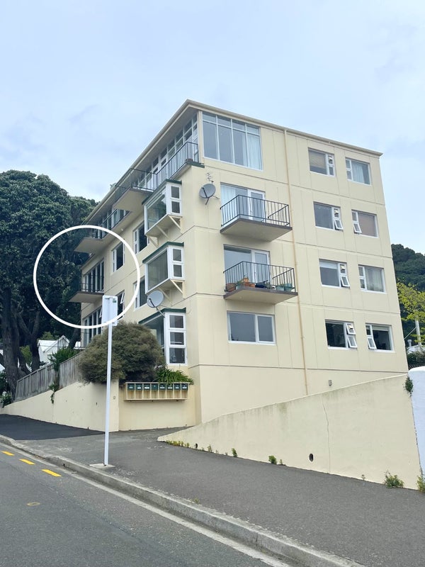 3/2 Scarborough Terrace, Mount Victoria, Wellington - Carousel 1