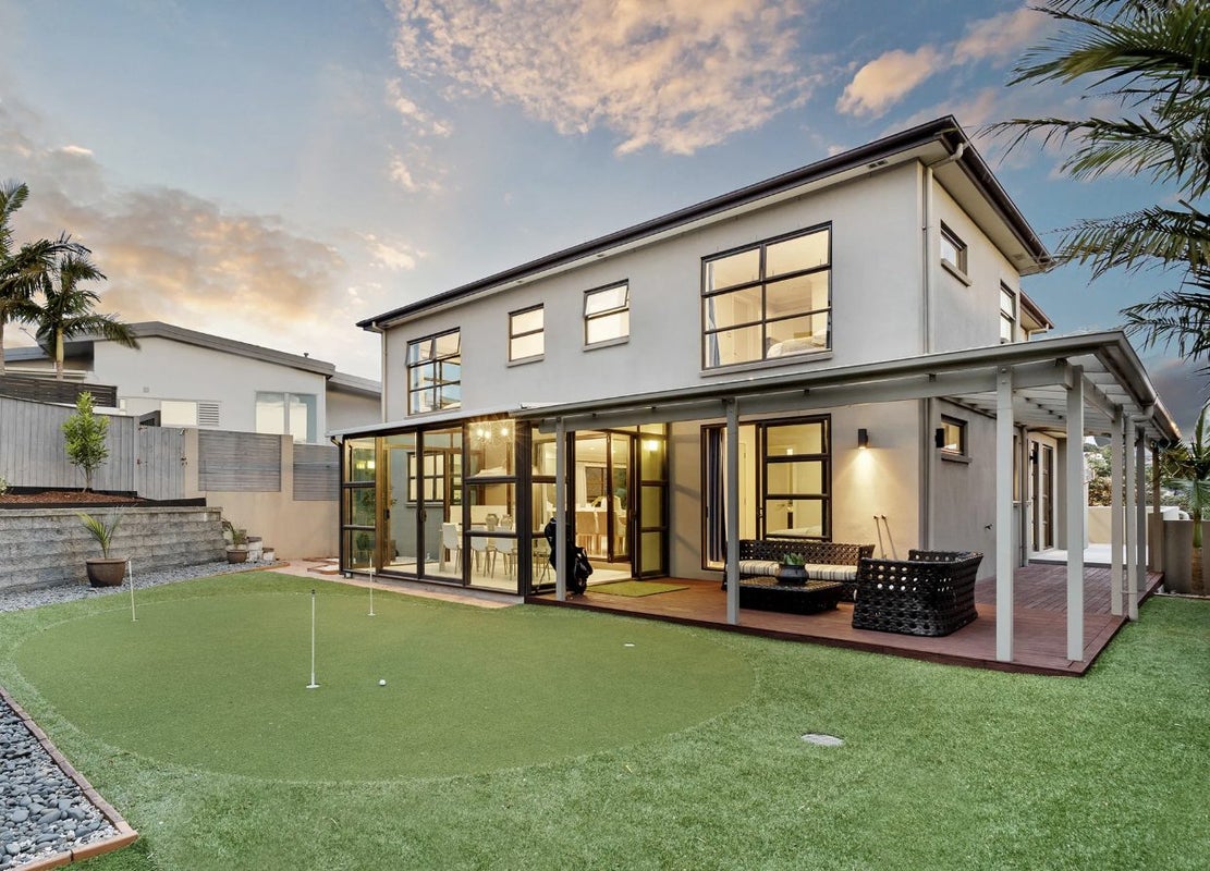 4 Montrose Terrace, Mairangi Bay, Auckland - Carousel 1