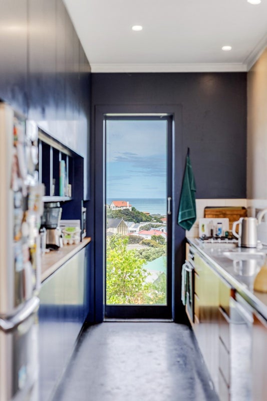 2A Severn Street, Island Bay, Wellington - Carousel 2