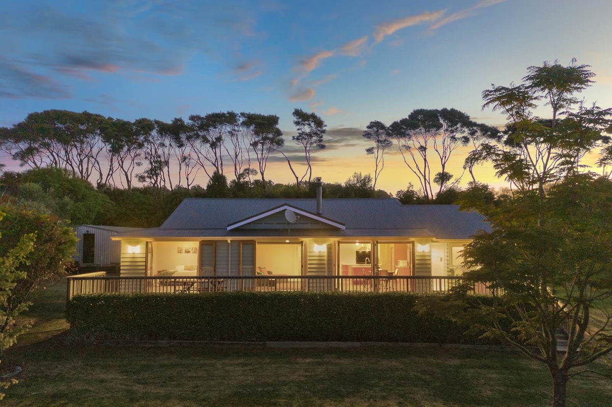 233 Muriwai Valley Road, Waimauku - Carousel 1