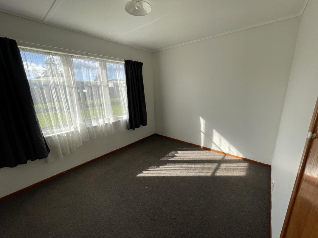 14 Omori Place, Castlecliff, Whanganui - Carousel 2