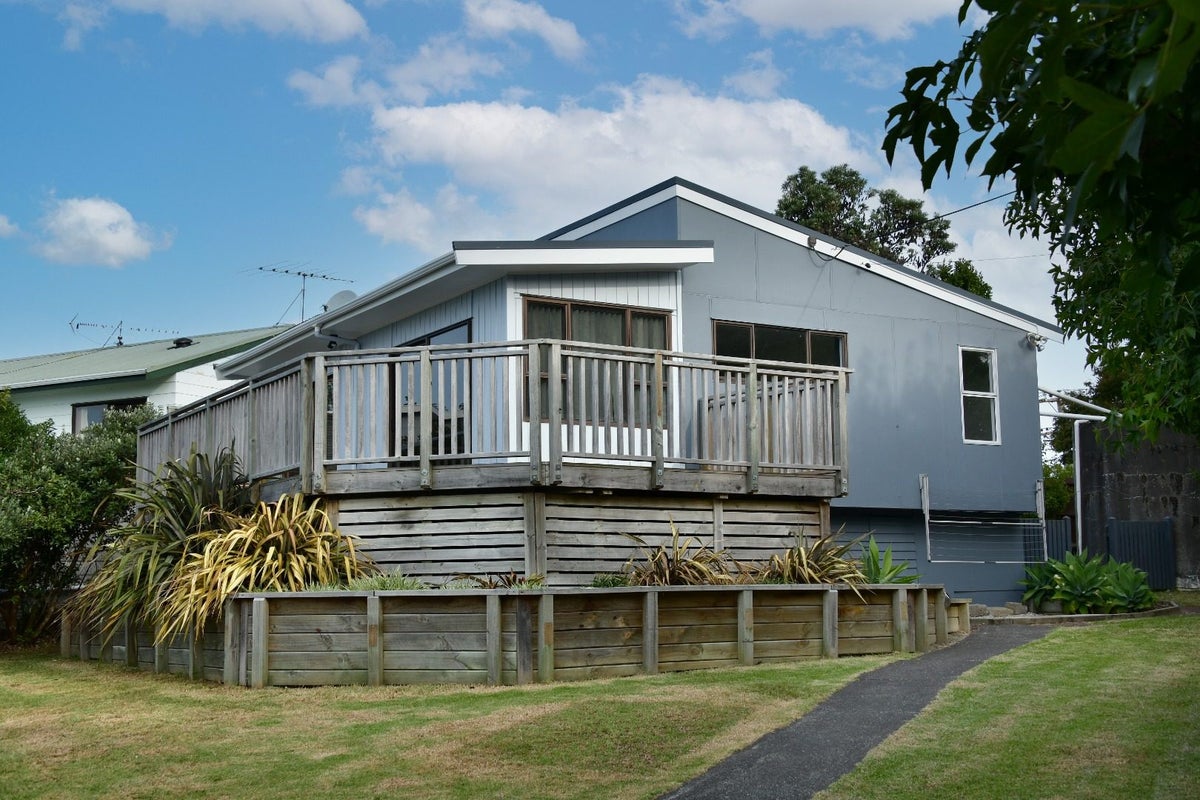 1 Surf Road, Stanmore Bay, Whangaparaoa - Carousel 1