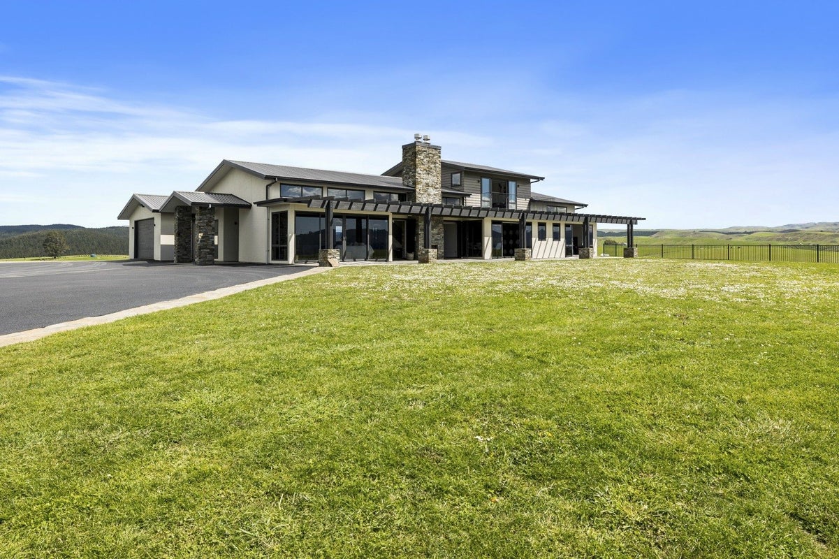 220 Peak Road, Helensville - Carousel 1