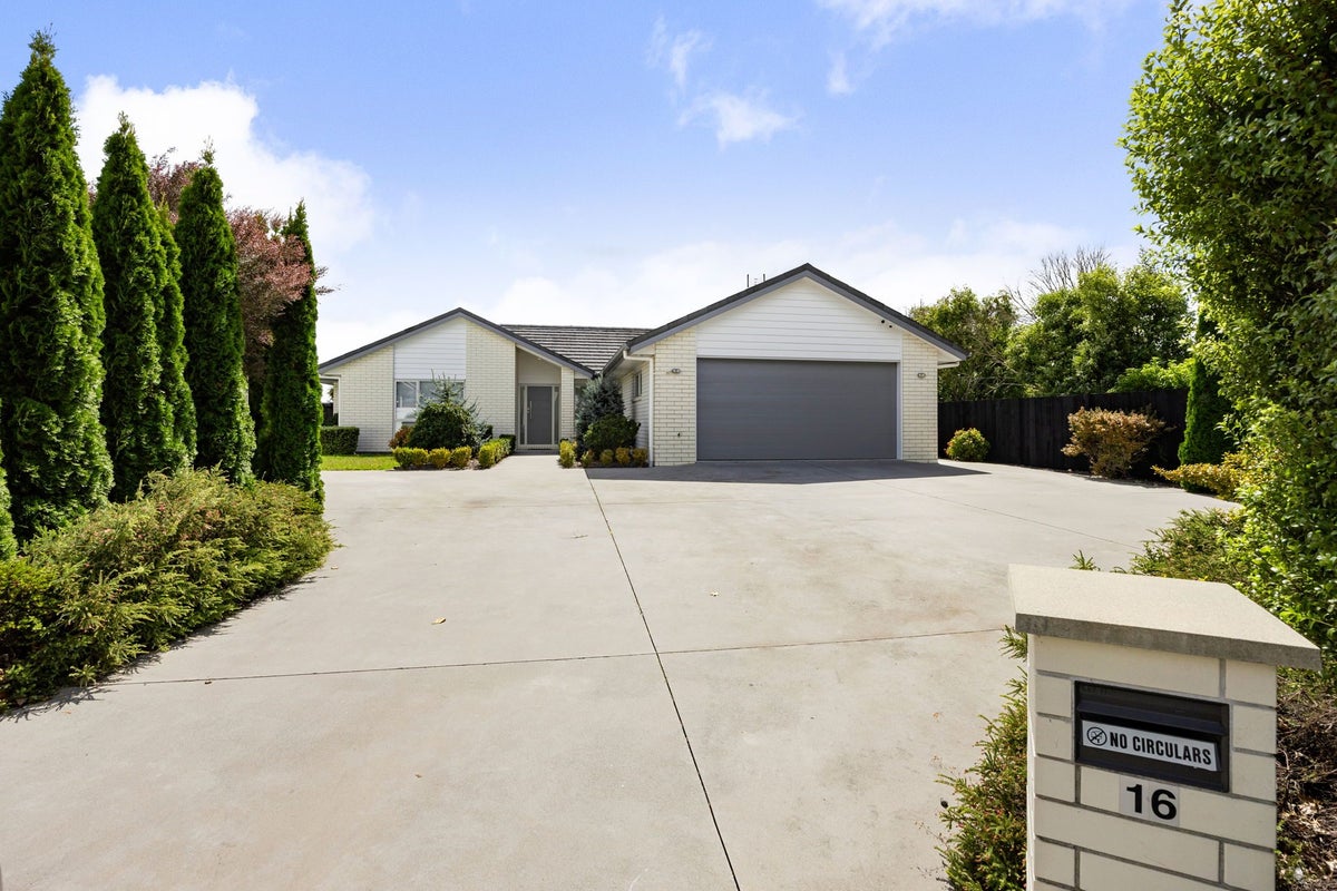 16 Derwent Place, Flagstaff, Hamilton - Carousel 2