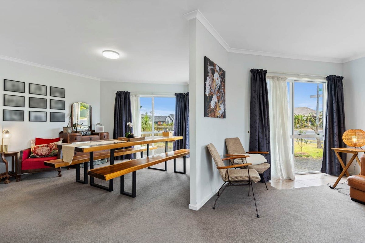 71 Tington Avenue, Wattle Downs, Auckland - Carousel 2