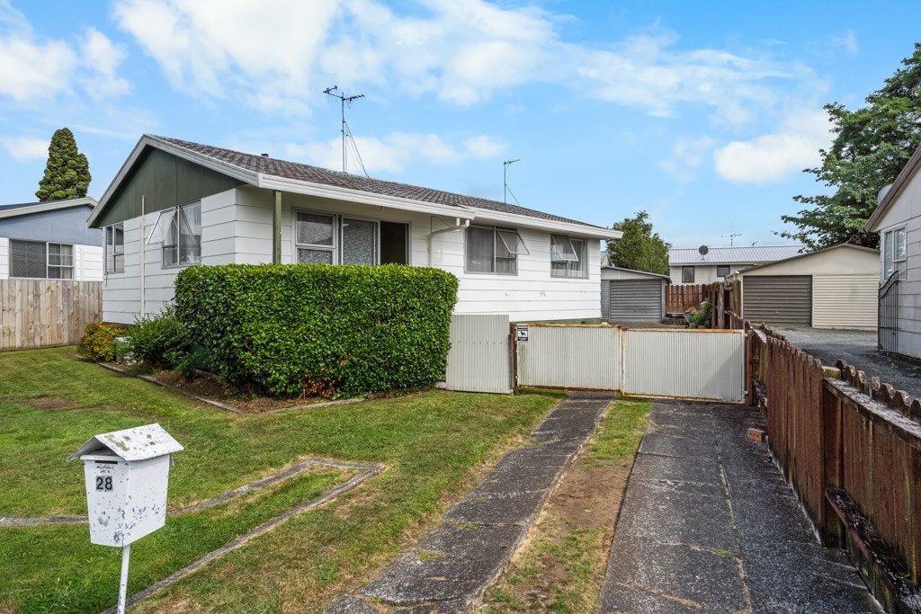 28 Lindsay Crescent, Nawton, Hamilton - Carousel 1
