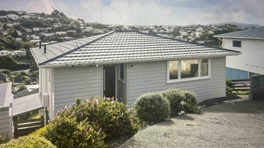 43 Turville Crescent, Newlands, Wellington - Carousel 1