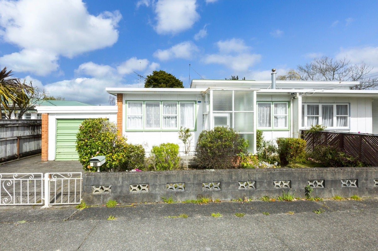 2/32 Islington Street, Trentham, Upper Hutt - Carousel 17