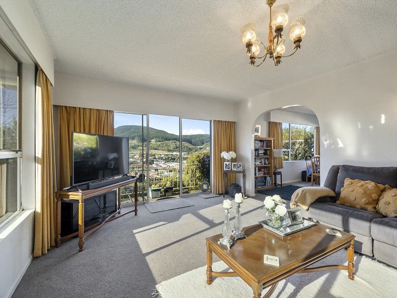 20 Turriff Crescent, Tawa, Wellington - Carousel 2