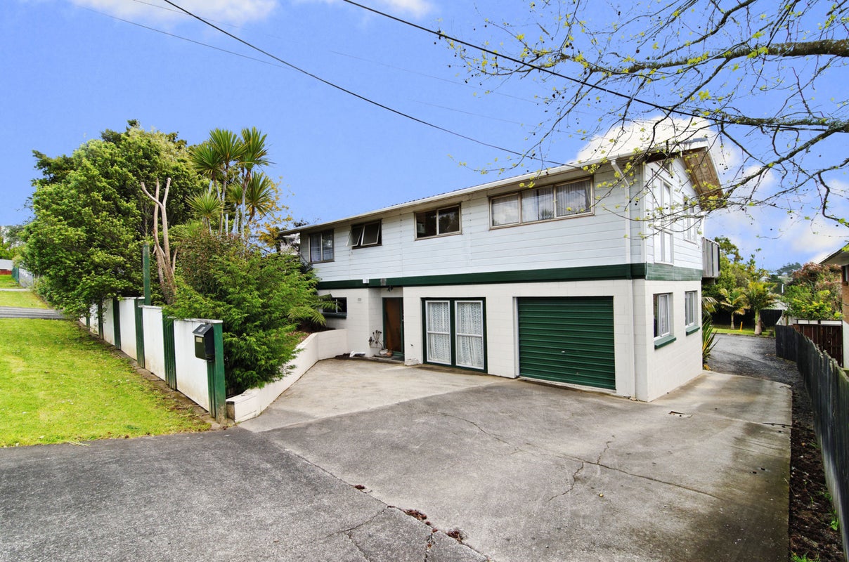 61 Lincoln Park Avenue, Massey, Auckland - Carousel 1
