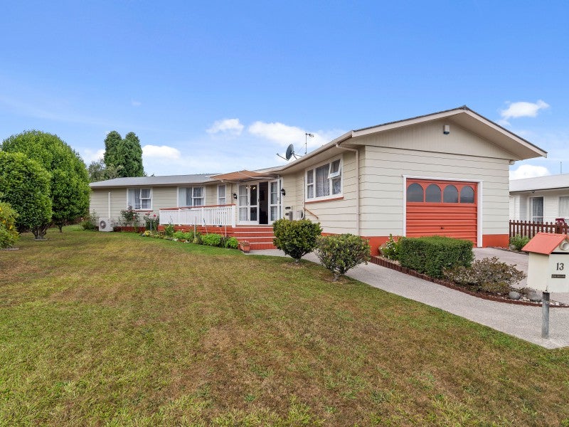 13 Sapphire Place, Pukehangi, Rotorua - Carousel 1