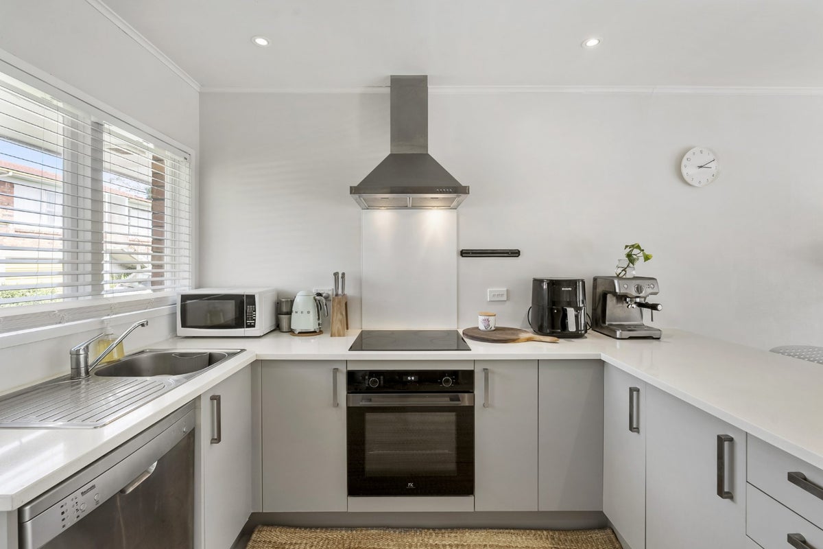 2/27 Sydney Street, Hauraki, Auckland - Carousel 2
